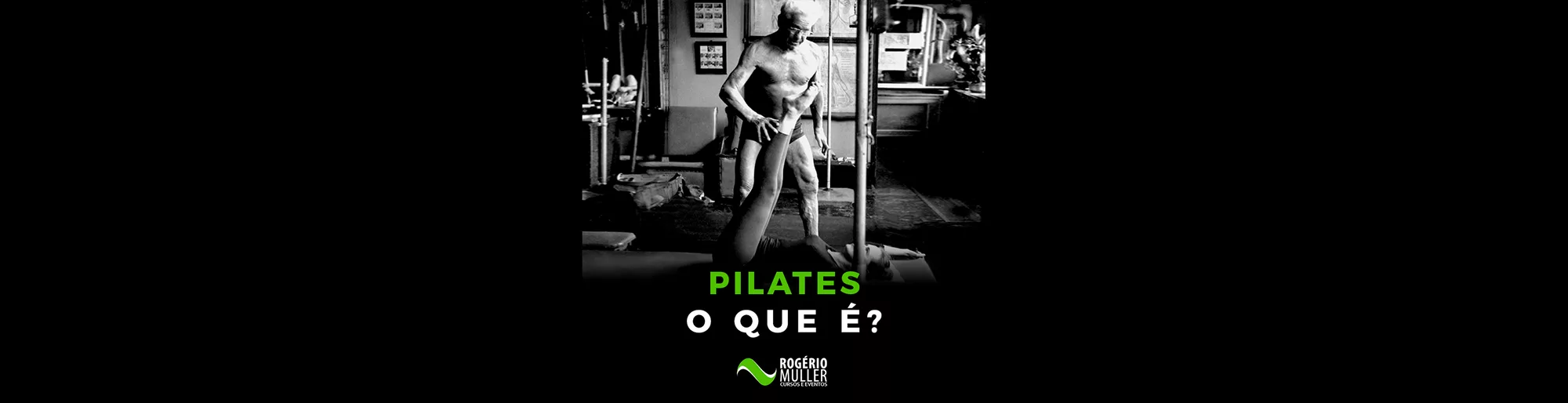 Imagem de uma pessoa praticando Pilates em um estúdio, utilizando um reformer para exercícios de alongamento e fortalecimento.